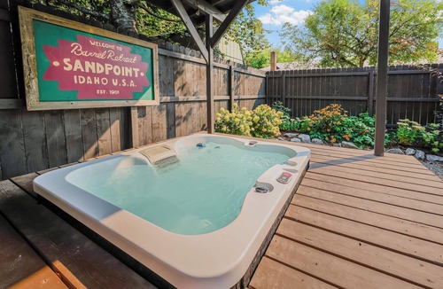 Sandpoint House | King Bed + Sauna + Hot Tub | Walk to Downtown