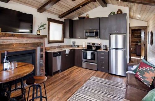 Victor Cabin | King Cabin at Teton Valley Resort