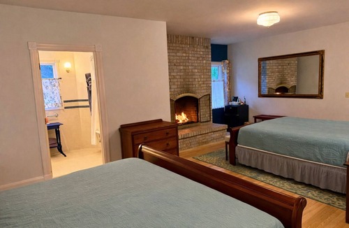 Lopez Island Hotel | King+Queen Beds ~ Soaking Tub ~ Fireplace ~ Boutique Hotel Room in Lopez Village