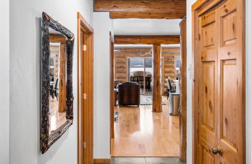 West Yellowstone House | King's Cabin