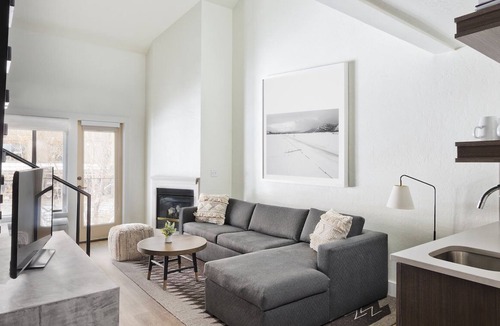 Teton Village Hotel | King + Sofa Sleeper, Gravity Haus, Heated Pool, Hot Tub, Teton Village