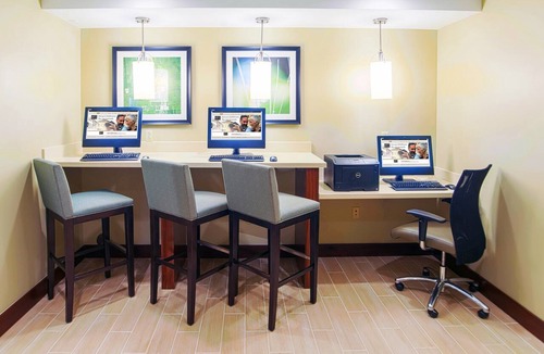 Northfield Apartment | King Studio. Free Breakfast Buffet. Pool & Gym Access.