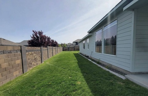 Kennewick House | King Suite, 3 Car Garage & Yard 3/2