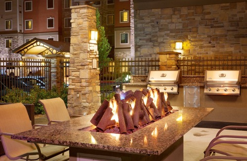 Midvale Apartment | King Suite | Heated Pool & Hot Tub. Free Breakfast Buffet. Near Jordan Landing!