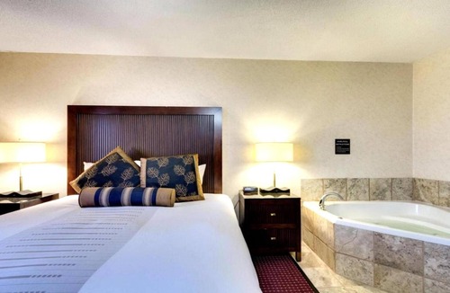 Devils Lake Hotel | King Suite w/Jetted Tub | Free Parking & Pool Access | Near Lakewood Landing