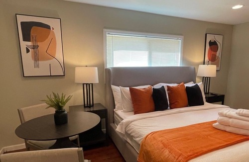 Lynnwood House | Kingbeds*Spacious*Parking*W/D included