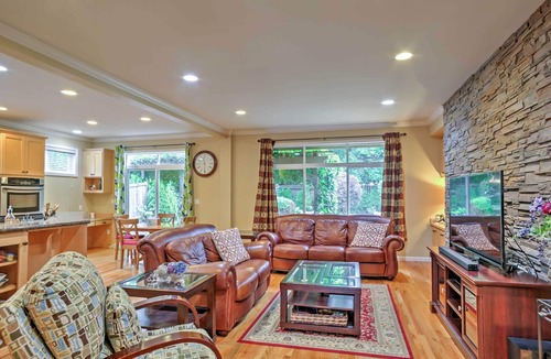 Kirkland House | Kirkland Home w/Backyard: 2 Mi to Lake Washington