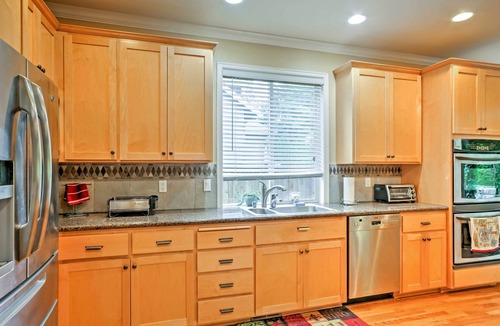 Kirkland House | Kirkland Home w/Backyard: 2 Mi to Lake Washington