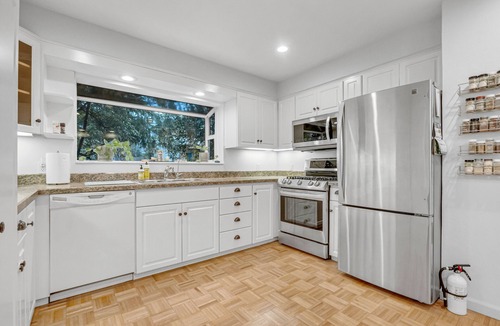 North Rose Hill House | Kirkland Luxury Getaway with Backyard & Workspace!