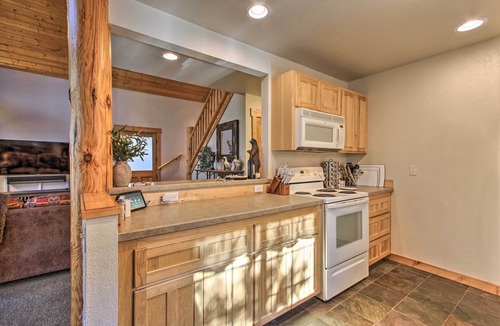 Klamath Falls Cabin | Klamath Falls Cabin Retreat w/Deck & Grill!