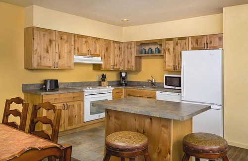 Klamath Falls Resort | Klamath Falls | Romantic Golf Retreat | Pool + Golf
