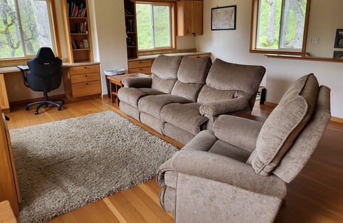 Lyle House | Klickitat River view property