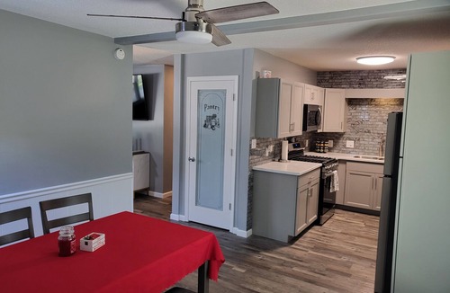 Kokomo House | Kokomo's Mini Manor, great cozy place to stay!