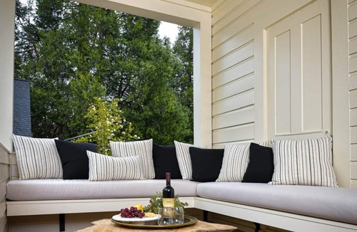 Jacksonville House | Kubli Haus - Suite #4 ~ Luxury, Style & Location, 1 block to Britt