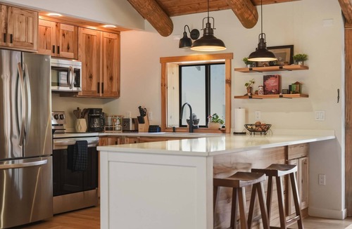 La Pine Cabin | La Pine Cabin Near Deschutes River and Trails