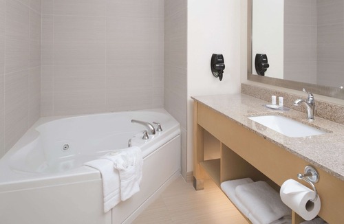 Grand Forks Hotel | La Quinta Inn & Suites by Wyndham Grand Forks
