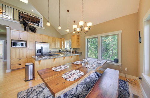 Sagle House | Lake Access + Water Views: Bottle Bay Family Home!