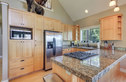 Sagle House | Lake Access + Water Views: Bottle Bay Family Home!