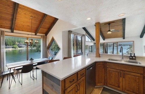 Hayden House | Lake Cabin with Amazing View, New Dock, Boatslip, Great Fishing, Dog-Friendly