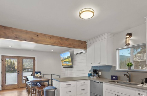 Coeur d'Alene House | Lake CDA: Soak, Paddle, Dock & Unwind