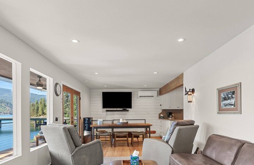 Coeur d'Alene House | Lake CDA: Soak, Paddle, Dock & Unwind