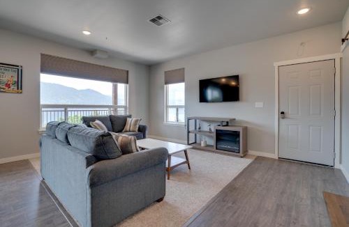 Manson House | Lake Chelan Condo w/Resort Pool & Hot Tub!