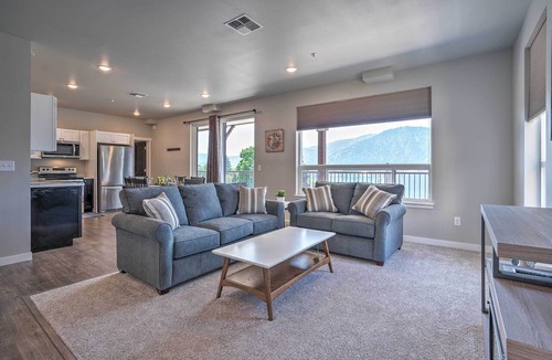 Manson Condo | Lake Chelan Condo, Walk to Brewery & Wineries