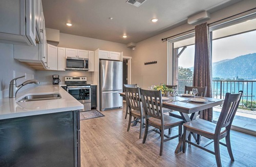 Manson Condo | Lake Chelan Condo, Walk to Brewery & Wineries