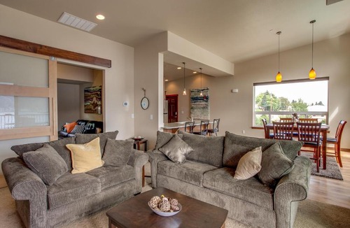 Manson House | Lake Chelan 'Manson Bay' Condo w/Pool Access!