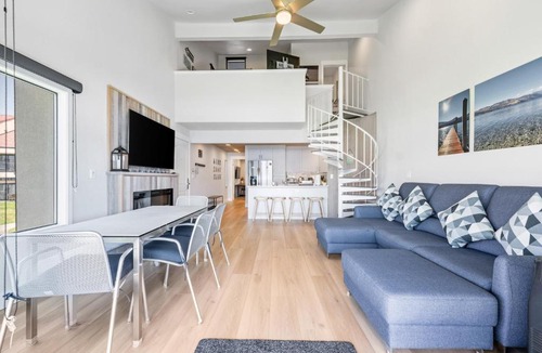 Chelan Apartment | Lake Chelan Shores - Beachfront Sunsets #6-5