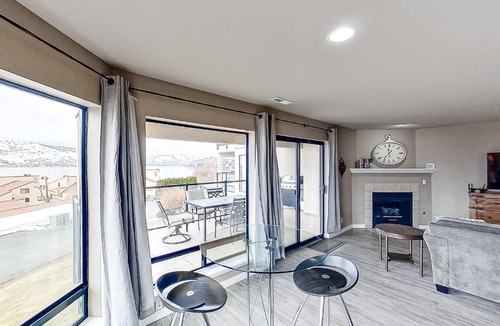 Chelan Apartment | Lake Chelan Shores Sleek Stunner 19 to 4