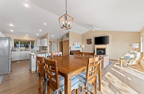 Chelan House | Lake-Chelan-view home with large deck, new hot tub, Ping-Pong & foosball table