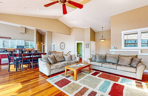 Coeur d'Alene House | Lake Coeur d'Alene 4BR Dock Home w Fire Pit
