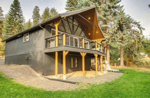 Worley Cabin | Lake Coeur d'Alene Cabin w/Boat Slip in Worley!