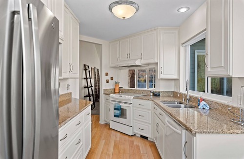 Malaga House | Lake Cortez Cottage - Year Round Fun