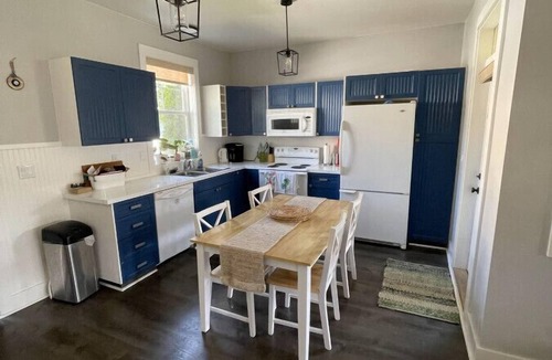 Oroville House | Lake Cottage @ Veranda Beach