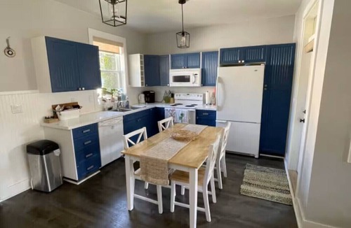 Oroville House | Lake Cottage @ Veranda Beach