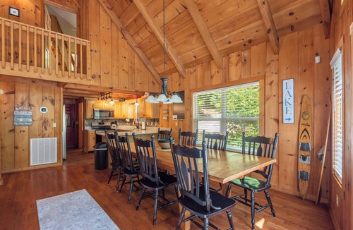 Flat Hollow Marina House | Lake Days & Sunset Nights - Beautiful 5 bedroom house on Norris Lake w/dock!