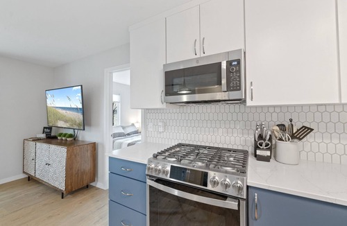 Coeur d'Alene House | Lake Front New Remodel w/Hot Tub- Coeur d'Alene