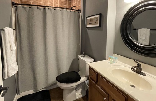 Andersonville Condo | Lake front villa! 10 Minutes from I-75! No Stairs, all one level.