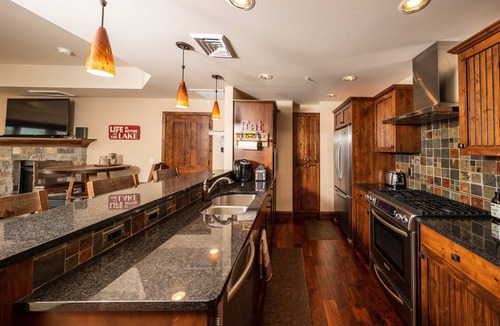 McCall Condo | Lake Getaway! Elegant 2-Bedroom Condo in Downtown McCall