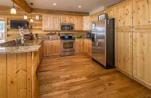 West Yellowstone Cabin | Lake house 16 minutes from Yellowstone