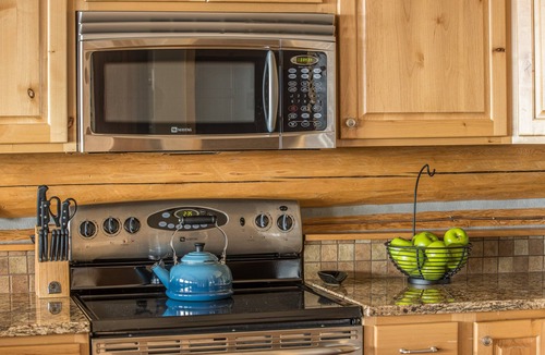West Yellowstone Cabin | Lake house 16 minutes from Yellowstone