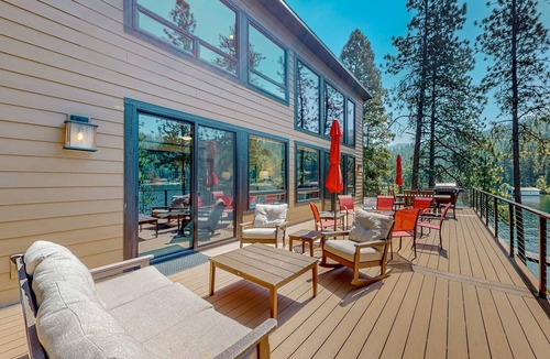 Harrison House | Lake House, 3BR, Boat Slip & Sunset Deck