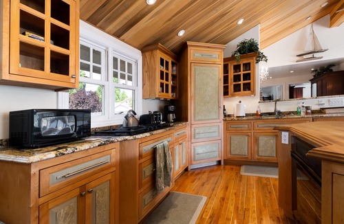 Downtown Klamath Falls House | Lake House retreat kayaking,boating, bird watching