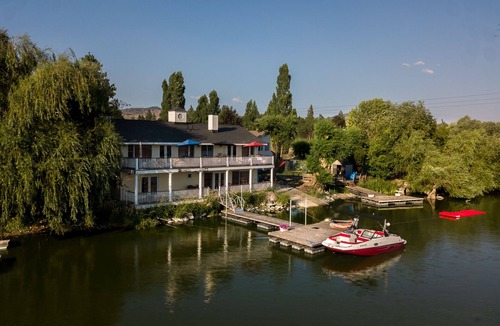 Downtown Klamath Falls House | Lake House retreat kayaking,boating, bird watching