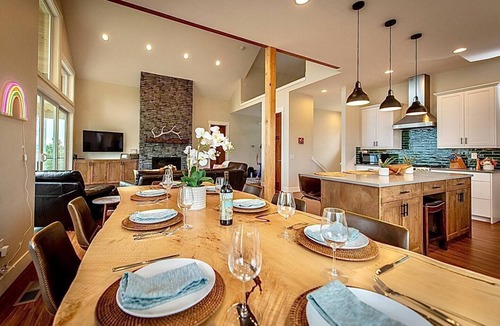 Chelan House | Lake+mtn views | Hot tub | Seclusion in the hills