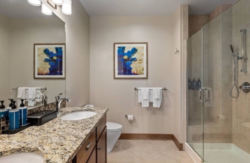 Chelan Resort | Lake Ozarks | Family Lake Retreat | Pool + Lake | 3BR Sleeps 8