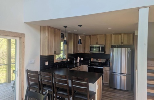 Moravia Cabin | Lake Rathbun getaway home. 4-bedroom cabin. WiFi, AC. 1.5 miles to boat ramp.