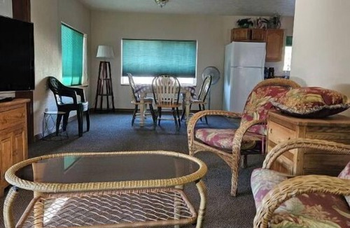 Deer Meadows Apartment | Lake Roosevelt apartment ,beautiful view . sleep 4. two bath, full kitchen.